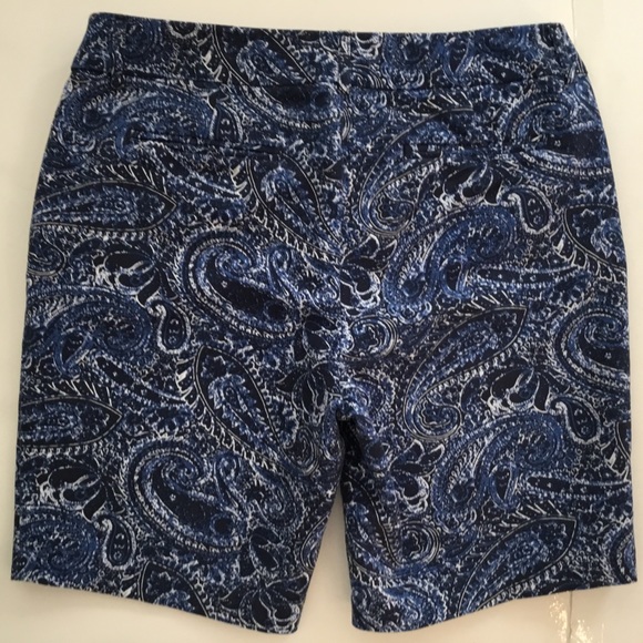 Adrienne Vittadini blue and white paisley print cotton stretch shorts - Picture 6 of 9